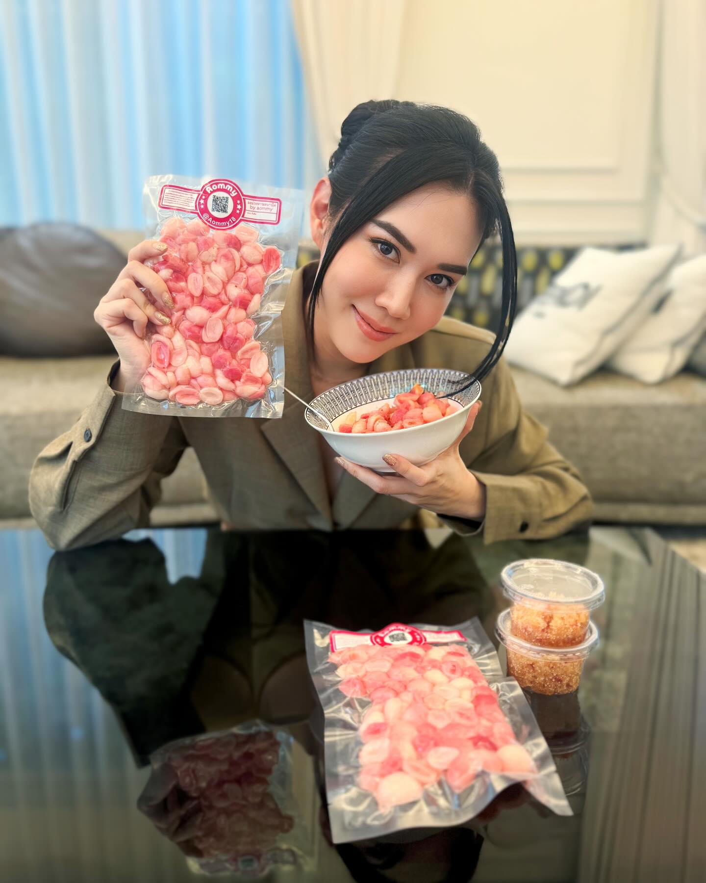 เมย์ เฟื่องอารมย์