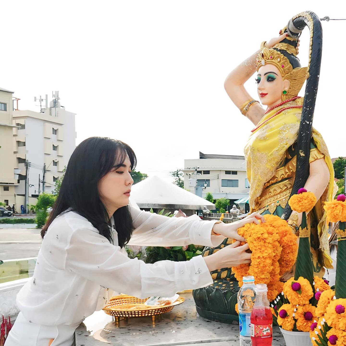 เมย์ เฟื่องอารมย์