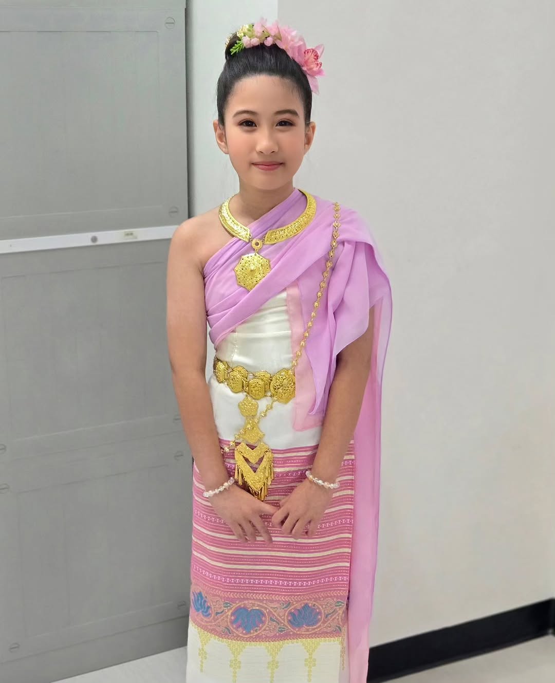 เมย์ เฟื่องอารมย์