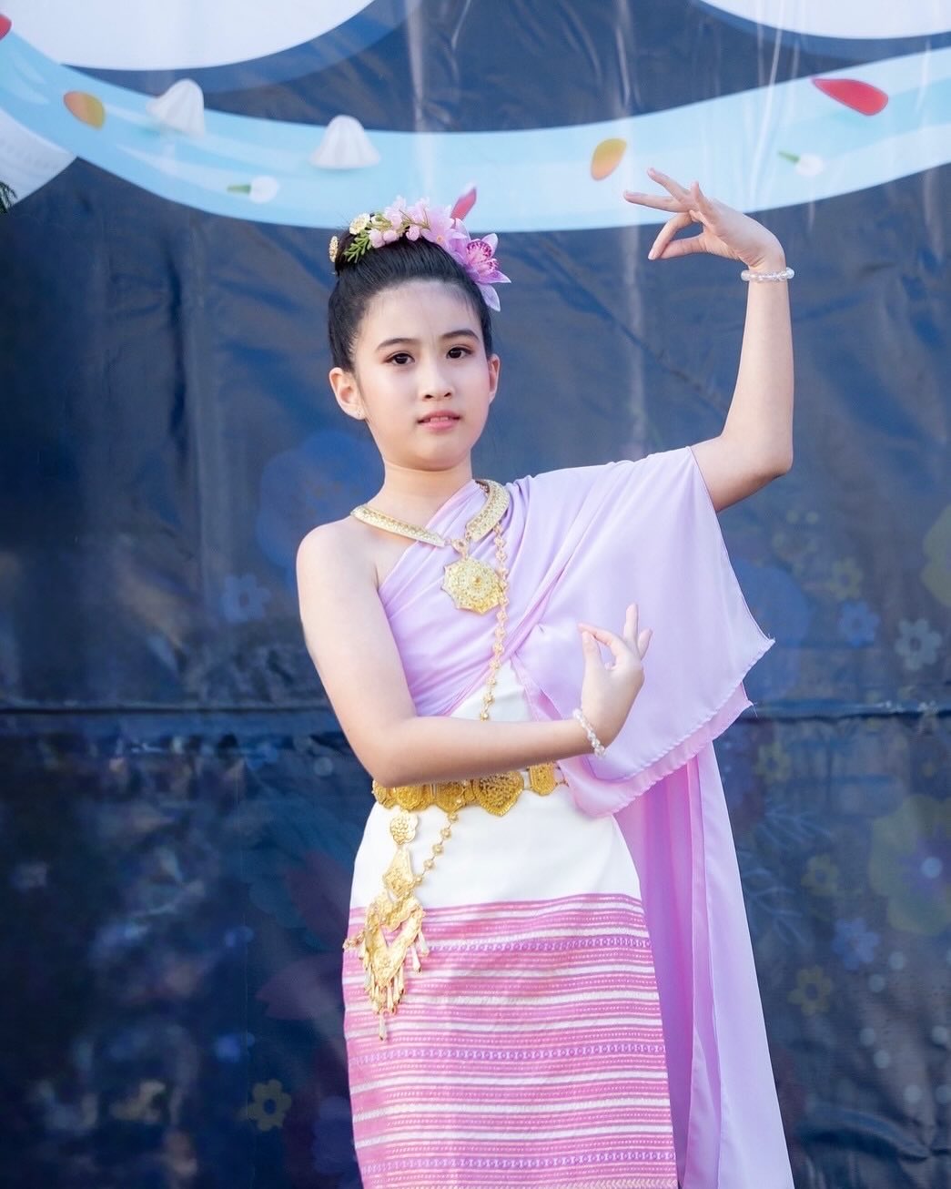 เมย์ เฟื่องอารมย์