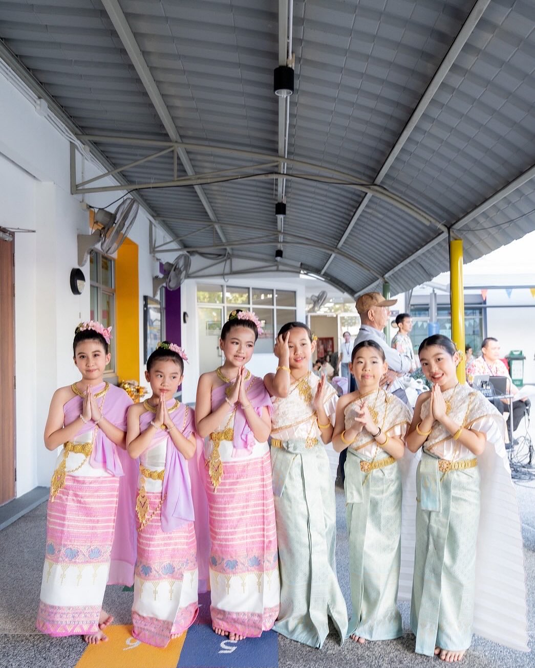 เมย์ เฟื่องอารมย์