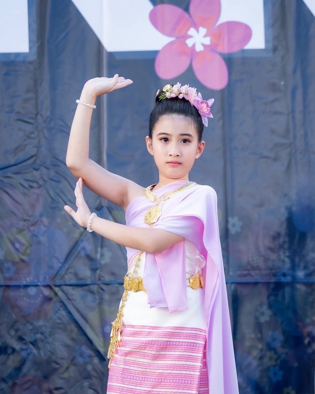 เมย์ เฟื่องอารมย์
