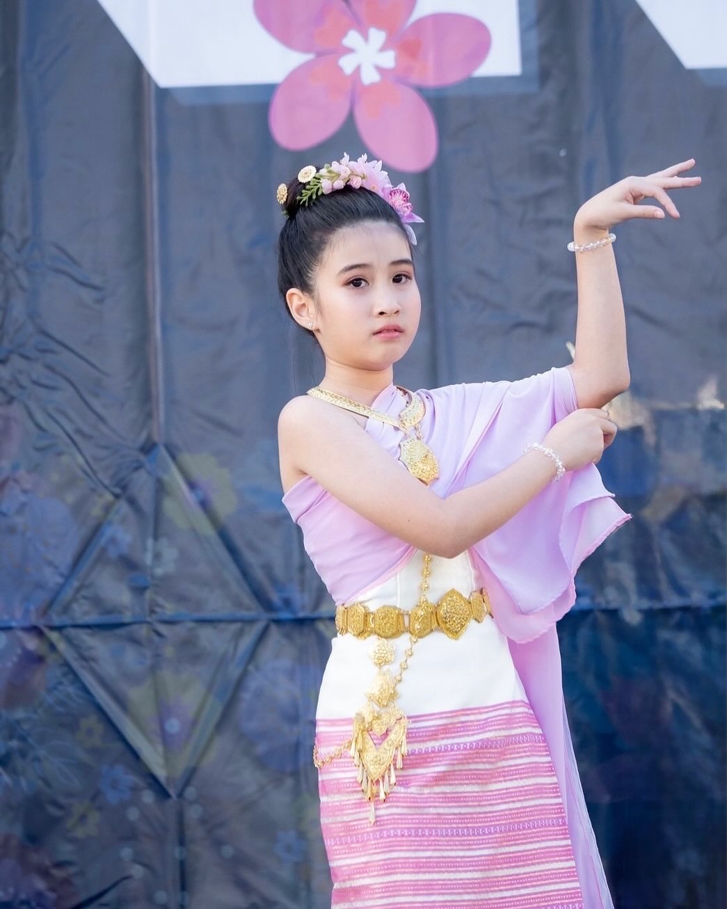 เมย์ เฟื่องอารมย์