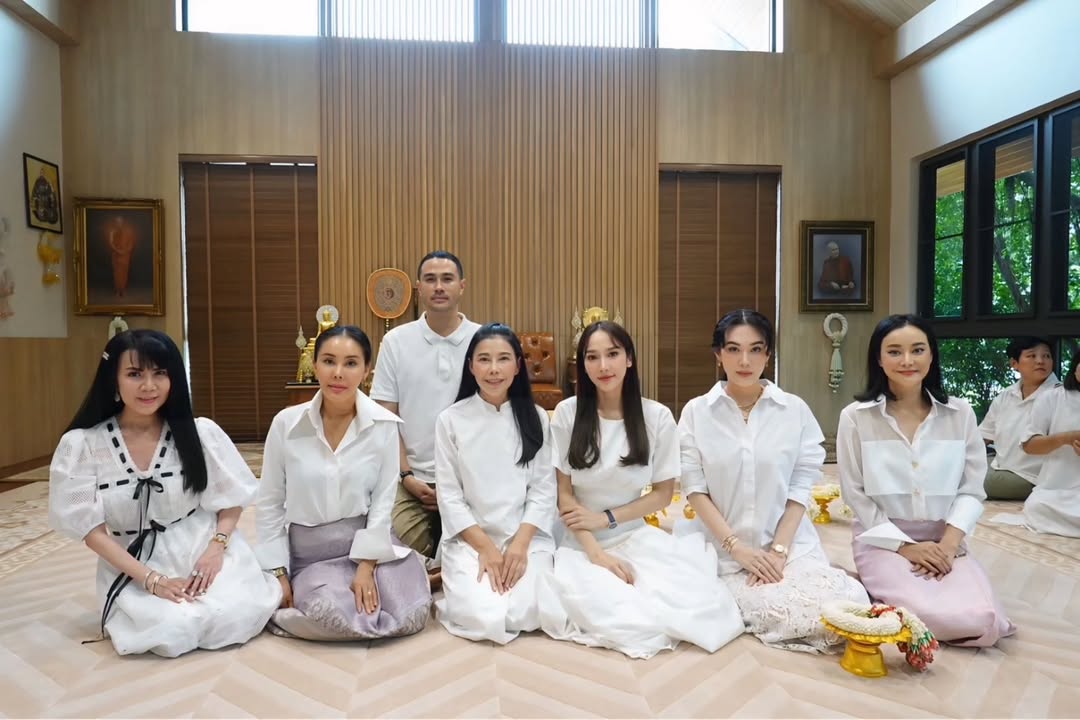 เมย์ เฟื่องอารมย์