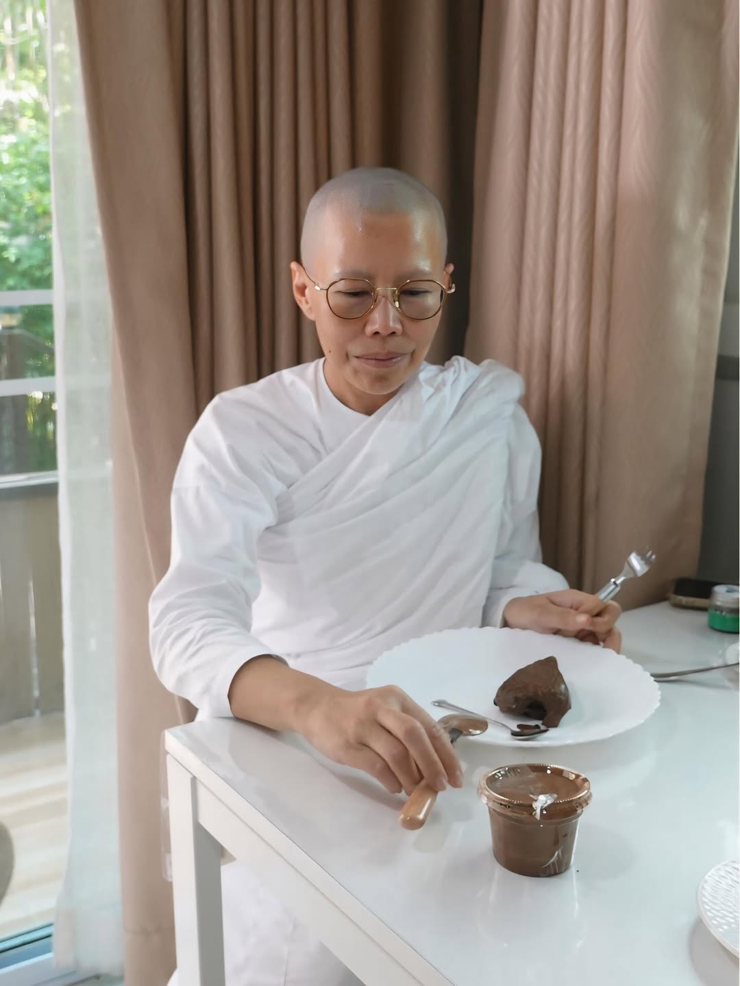 เมย์ เฟื่องอารมย์