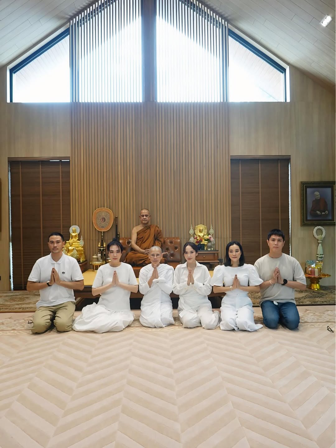 เมย์ เฟื่องอารมย์