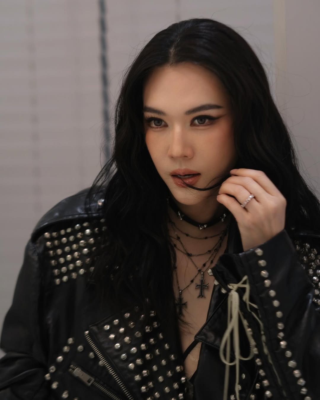 เมย์ เฟื่องอารมย์