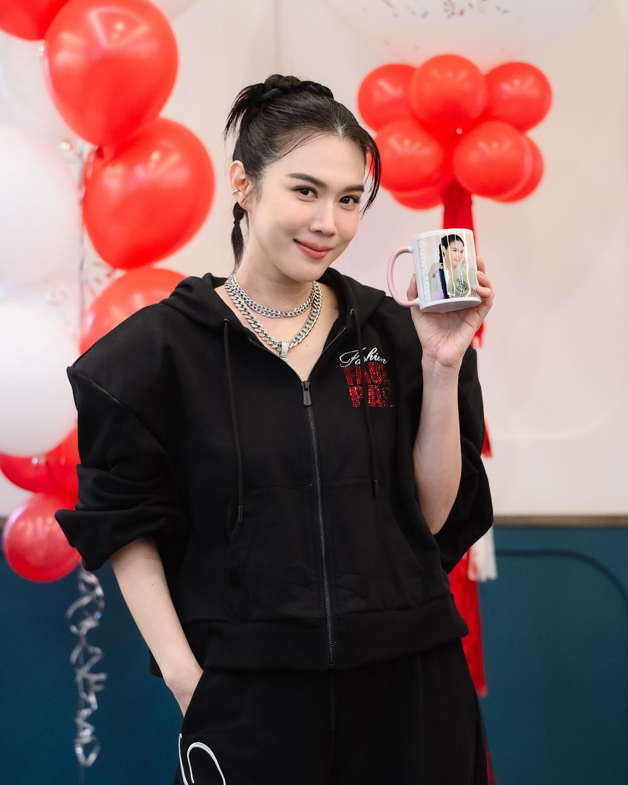 เมย์ เฟื่องอารมย์