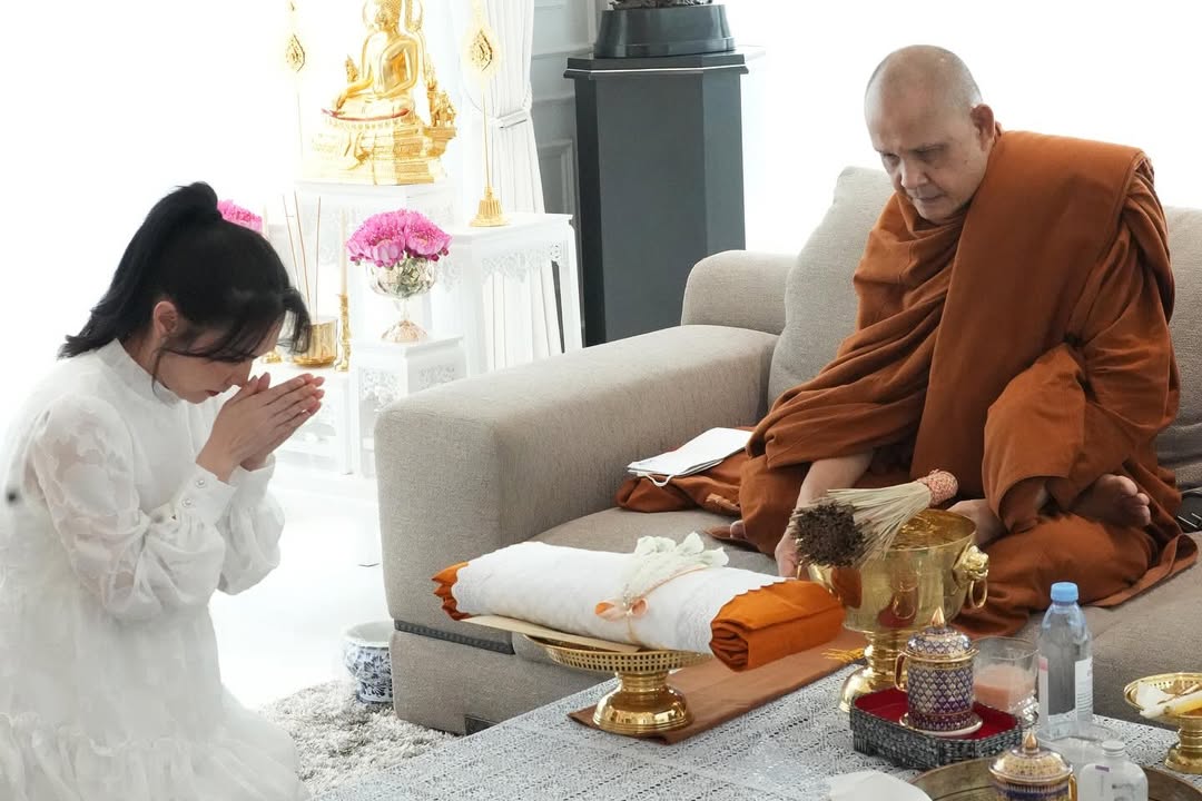 เมย์ เฟื่องอารมย์