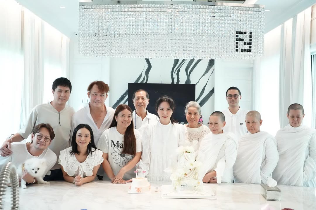 เมย์ เฟื่องอารมย์