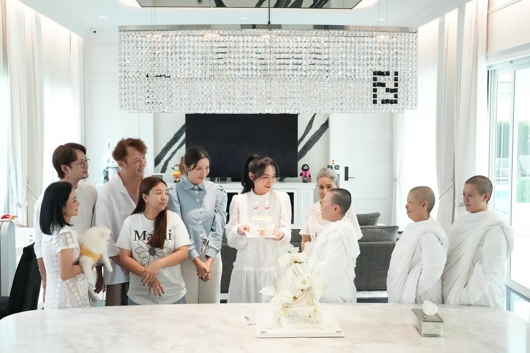 เมย์ เฟื่องอารมย์