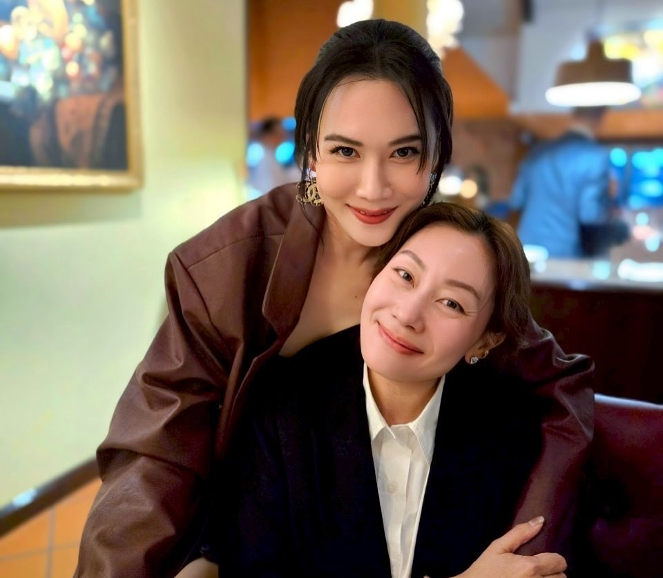 เมย์ เฟื่องอารมย์