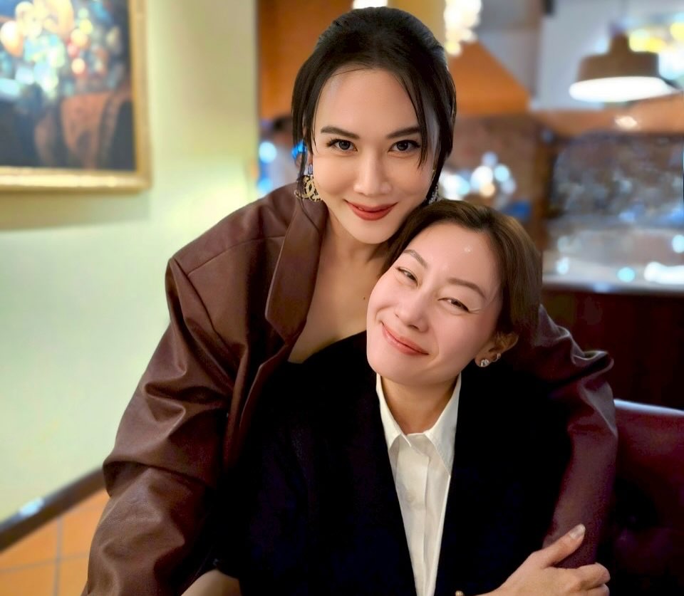 เมย์ เฟื่องอารมย์