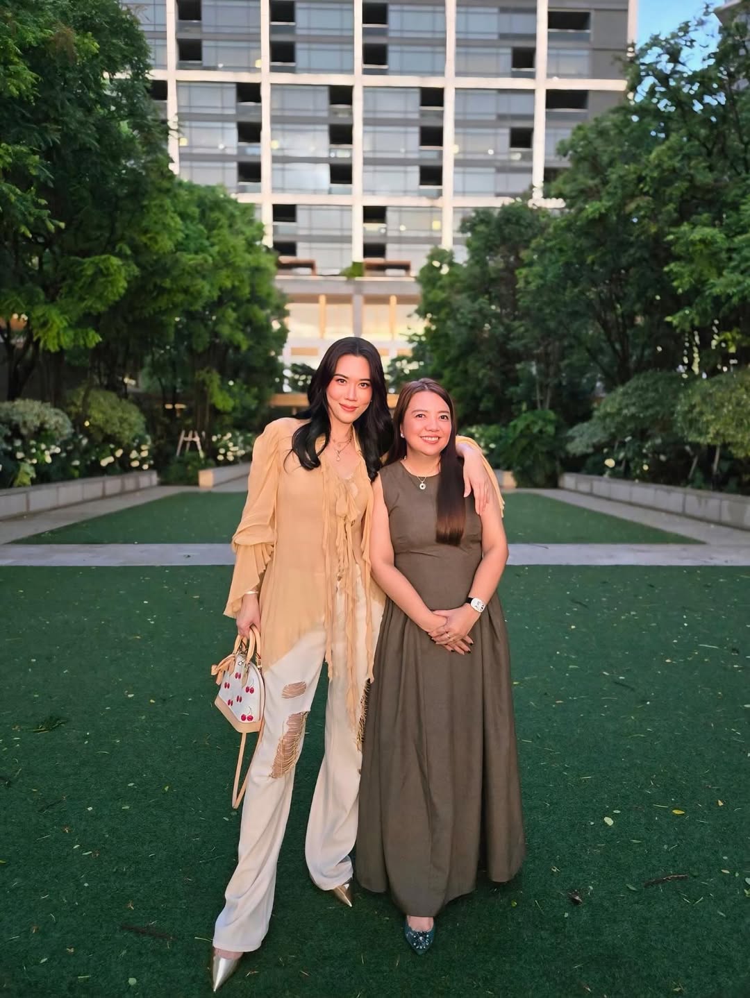 เมย์ เฟื่องอารมย์