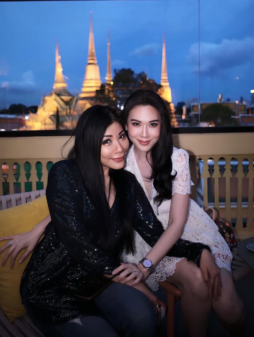 เมย์ เฟื่องอารมย์