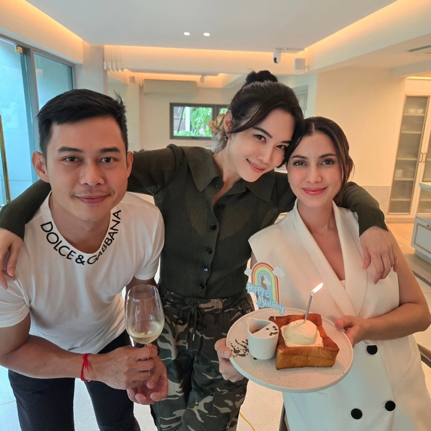 เมย์ เฟื่องอารมย์