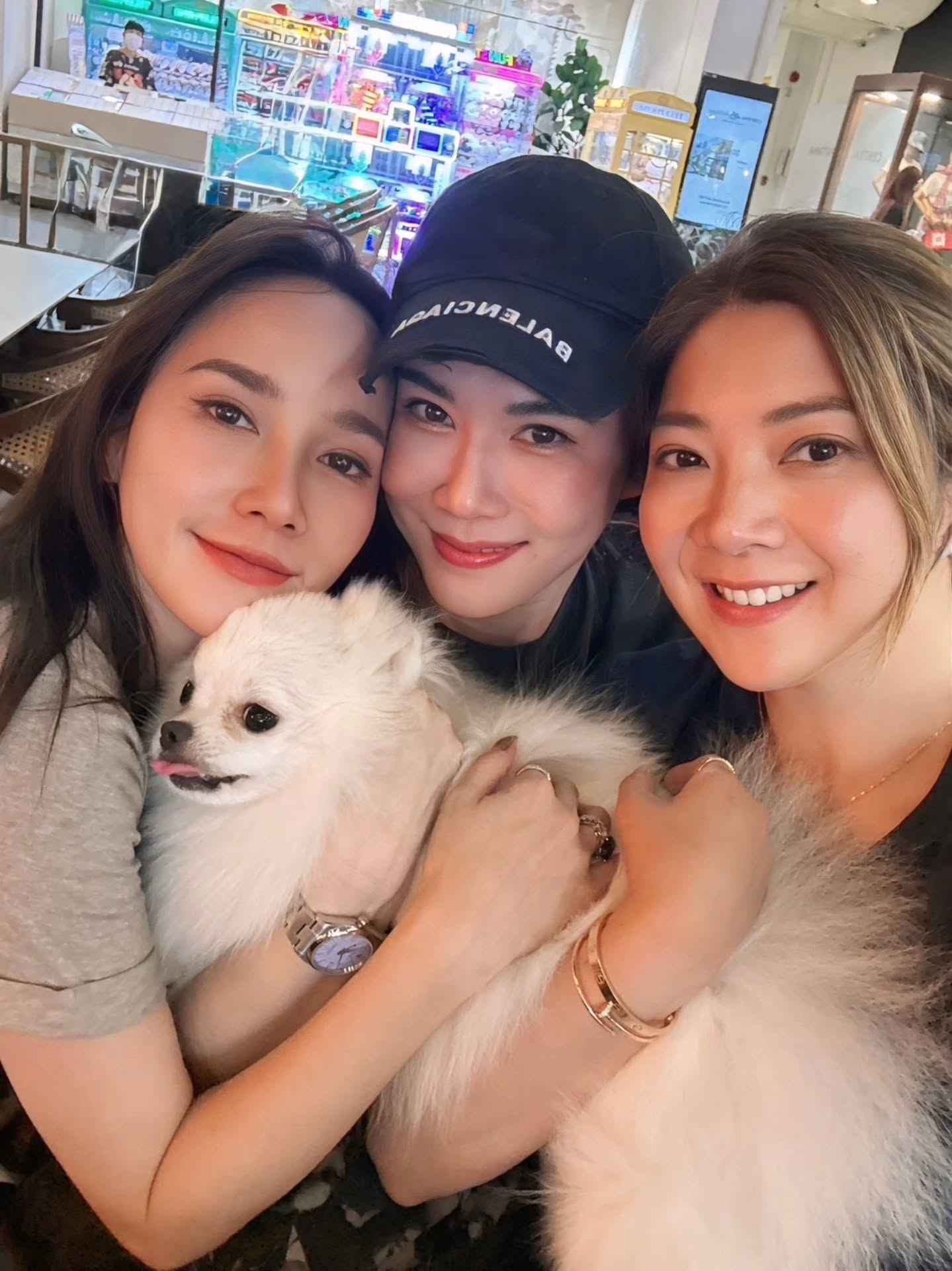 เมย์ เฟื่องอารมย์