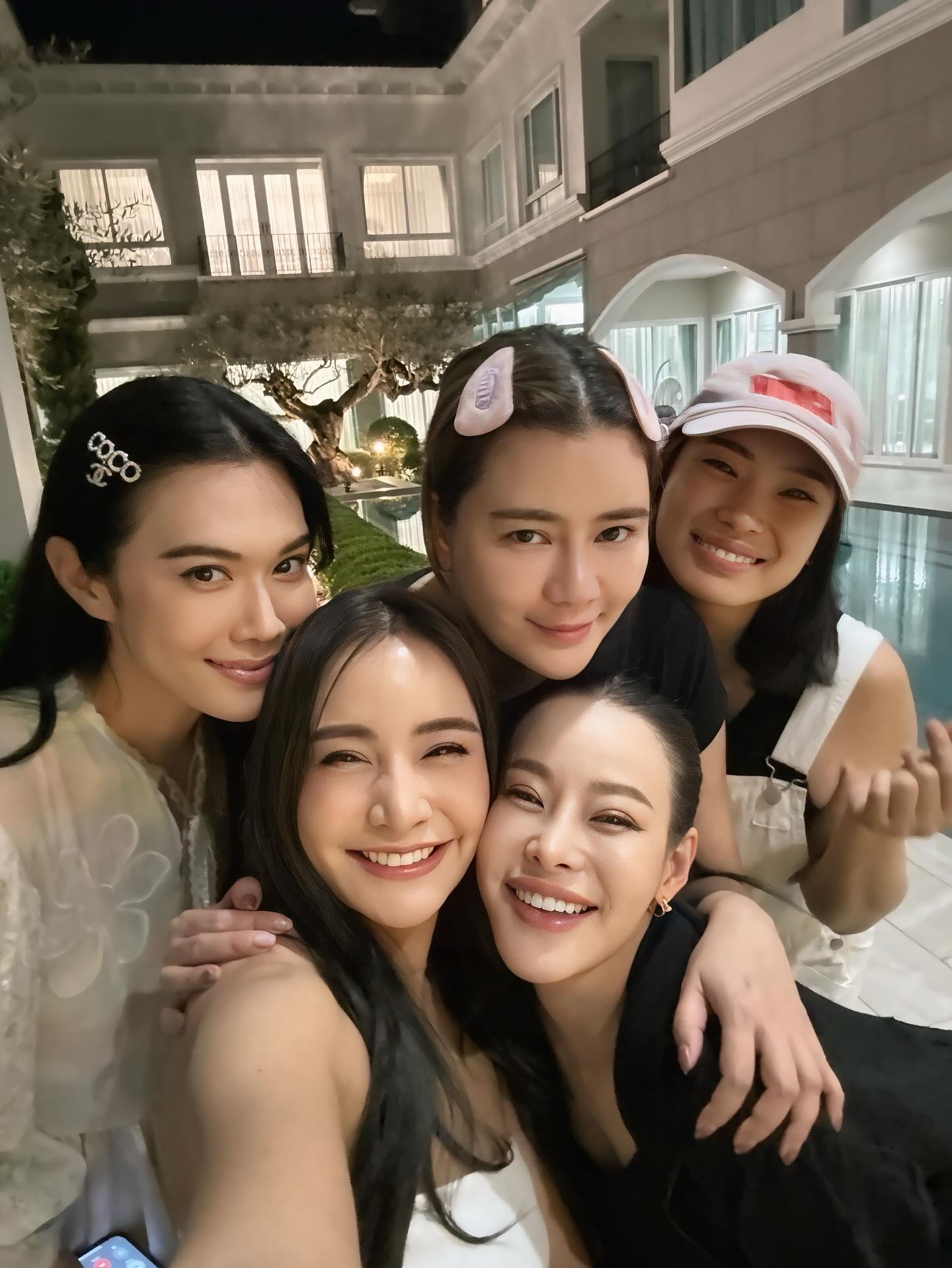 เมย์ เฟื่องอารมย์