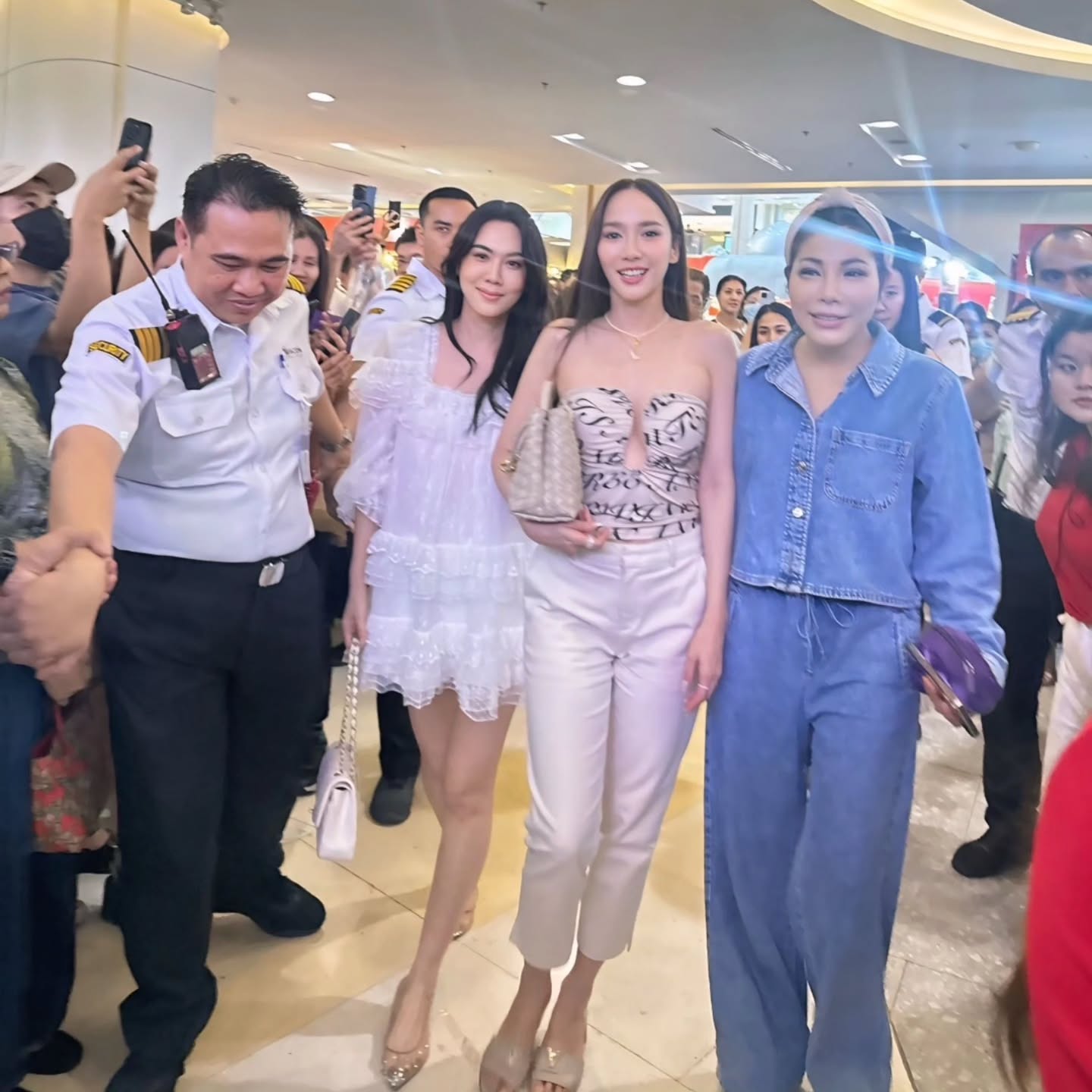 เมย์ เฟื่องอารมย์