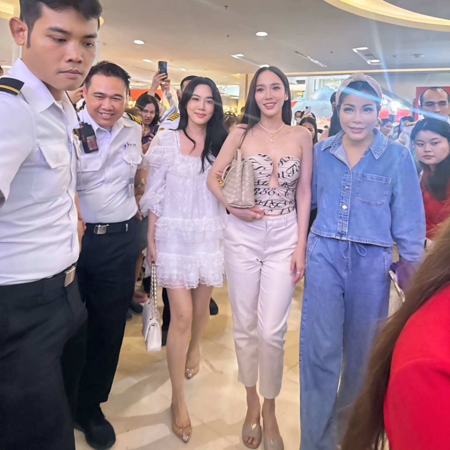 เมย์ เฟื่องอารมย์