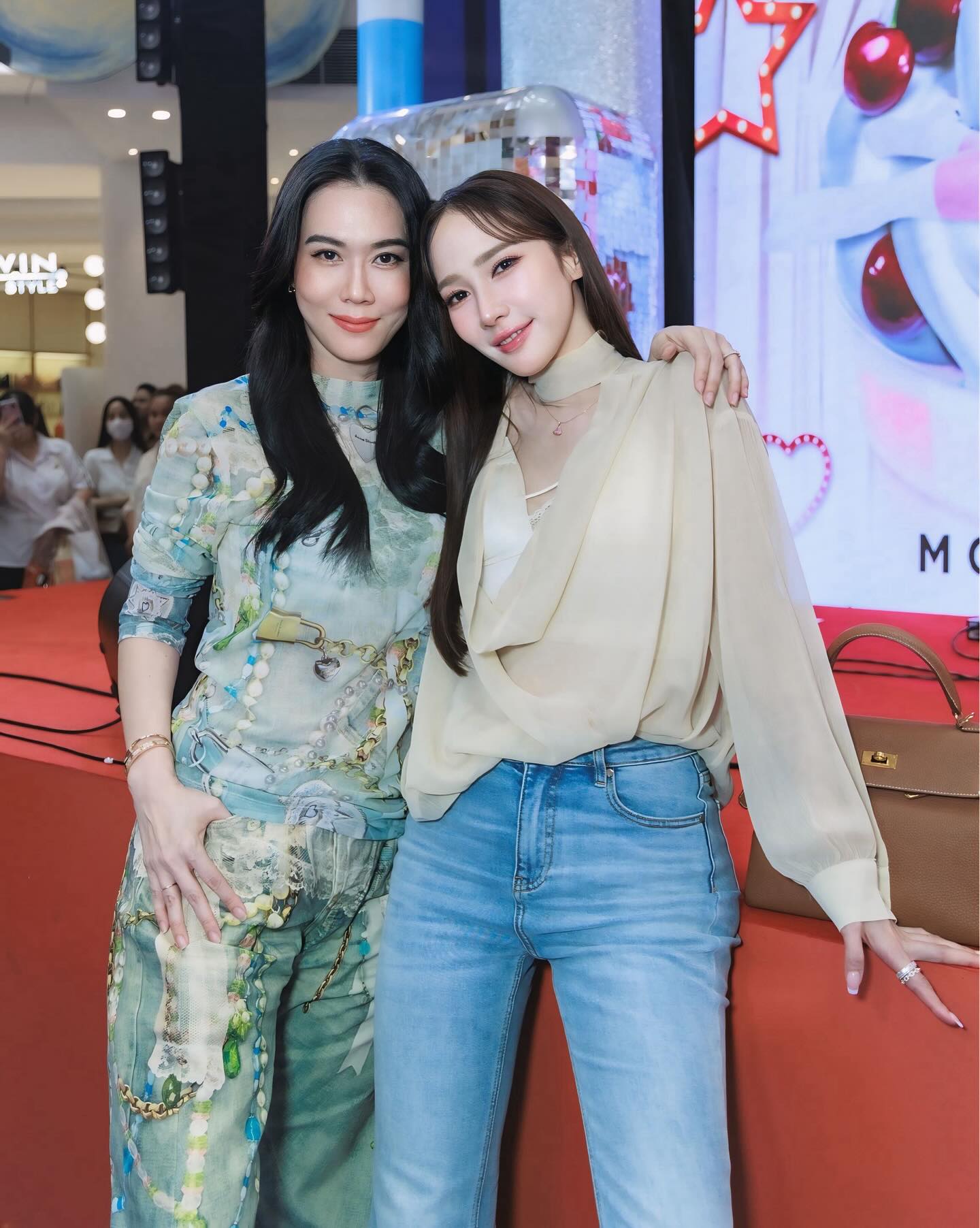 เมย์ เฟื่องอารมย์