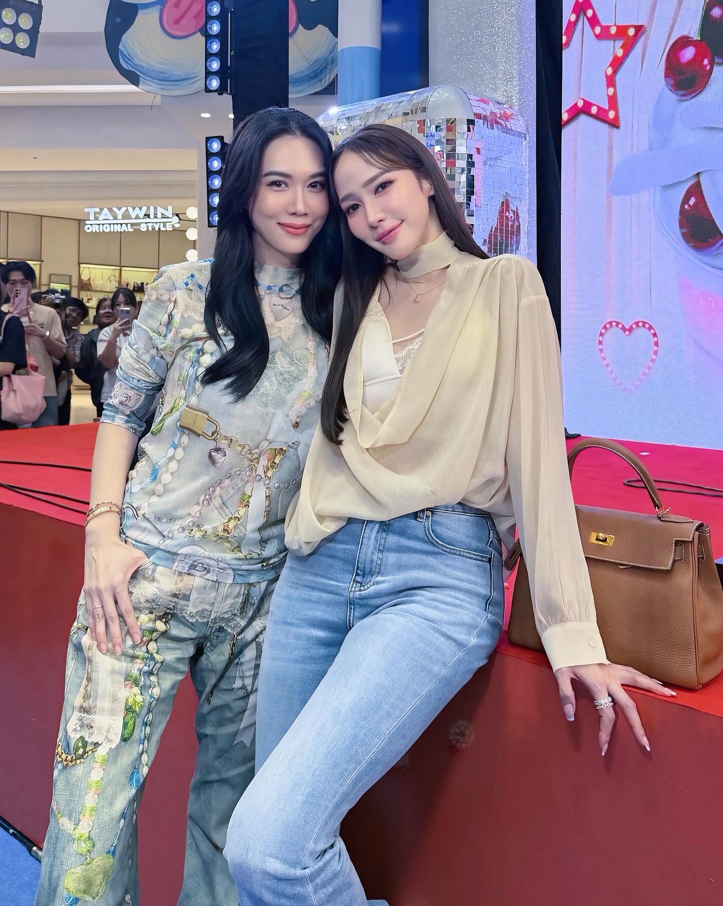 เมย์ เฟื่องอารมย์
