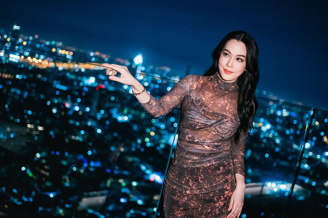 เมย์ เฟื่องอารมย์