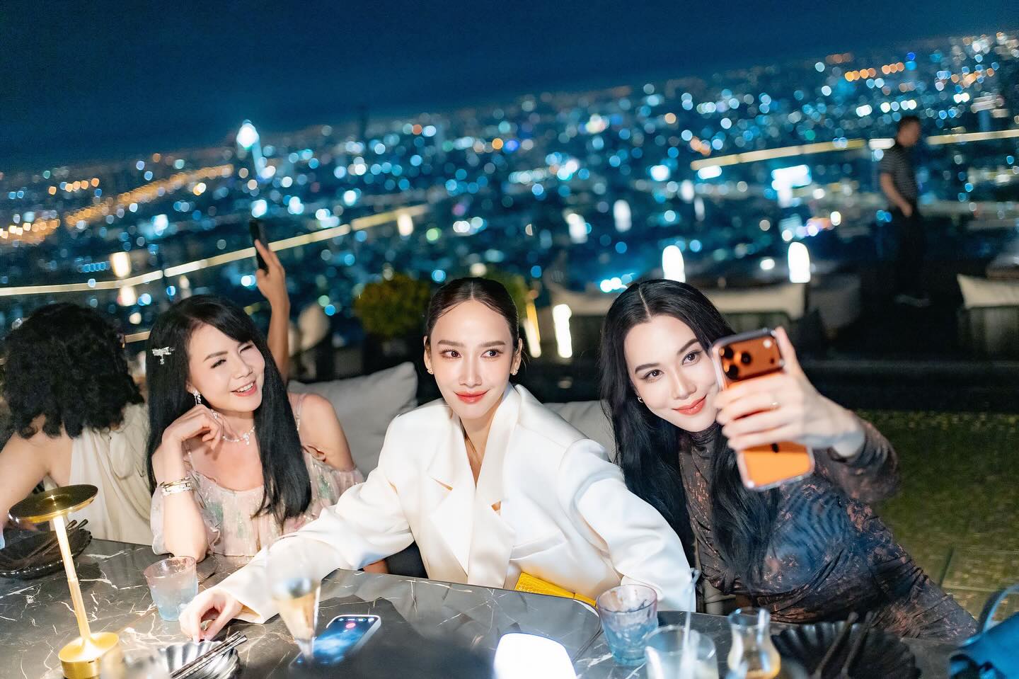 เมย์ เฟื่องอารมย์