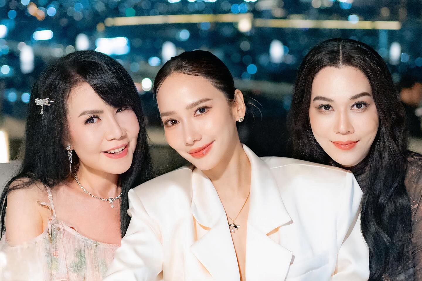 เมย์ เฟื่องอารมย์