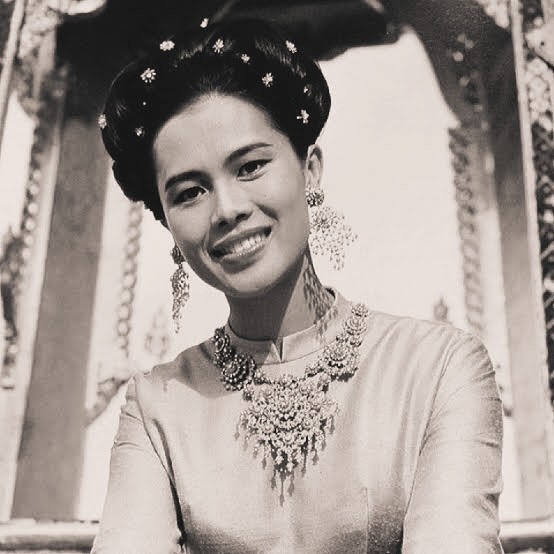 เมย์ เฟื่องอารมย์