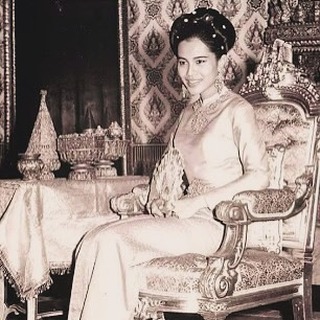 เมย์ เฟื่องอารมย์