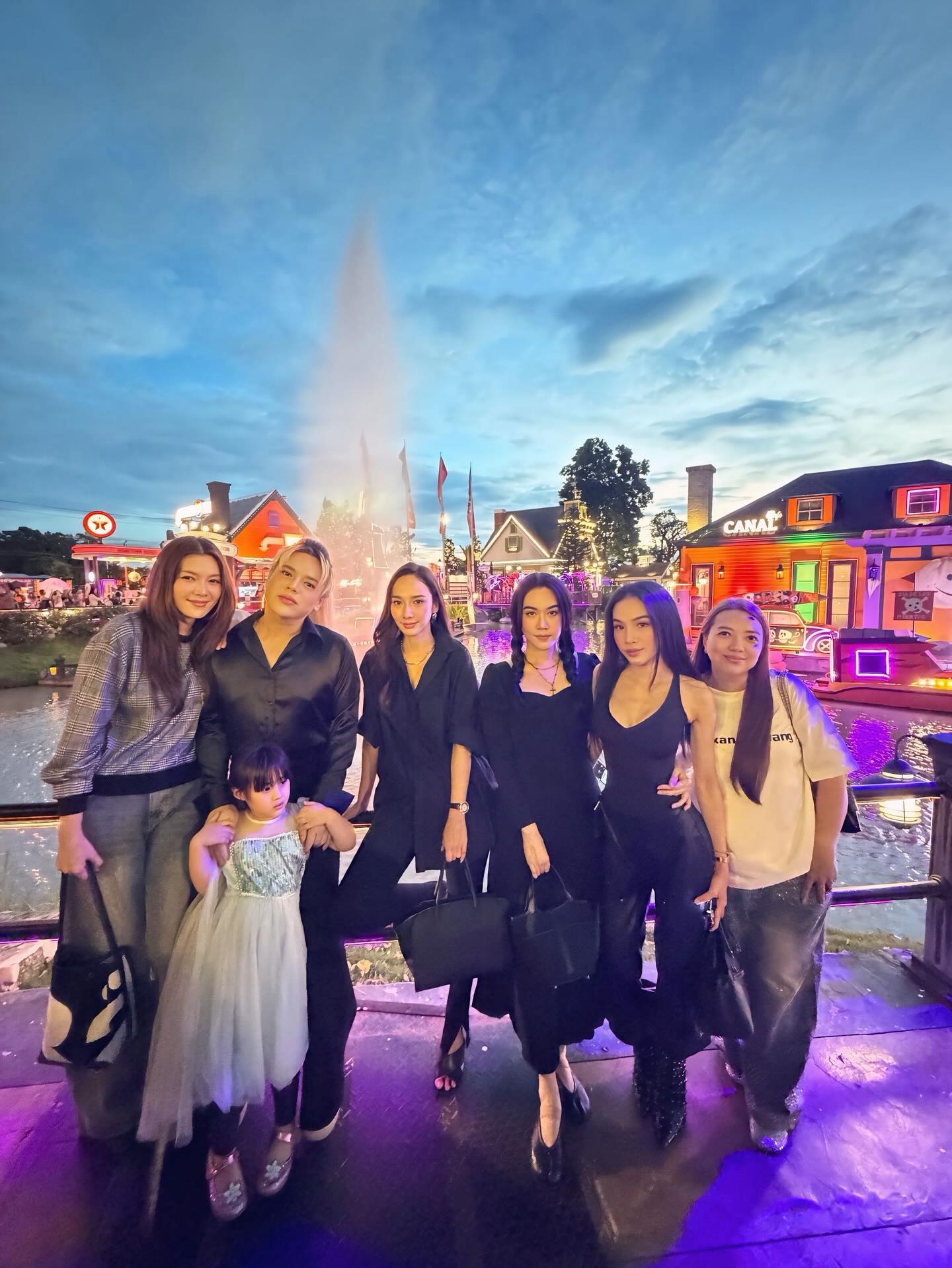 เมย์ เฟื่องอารมย์