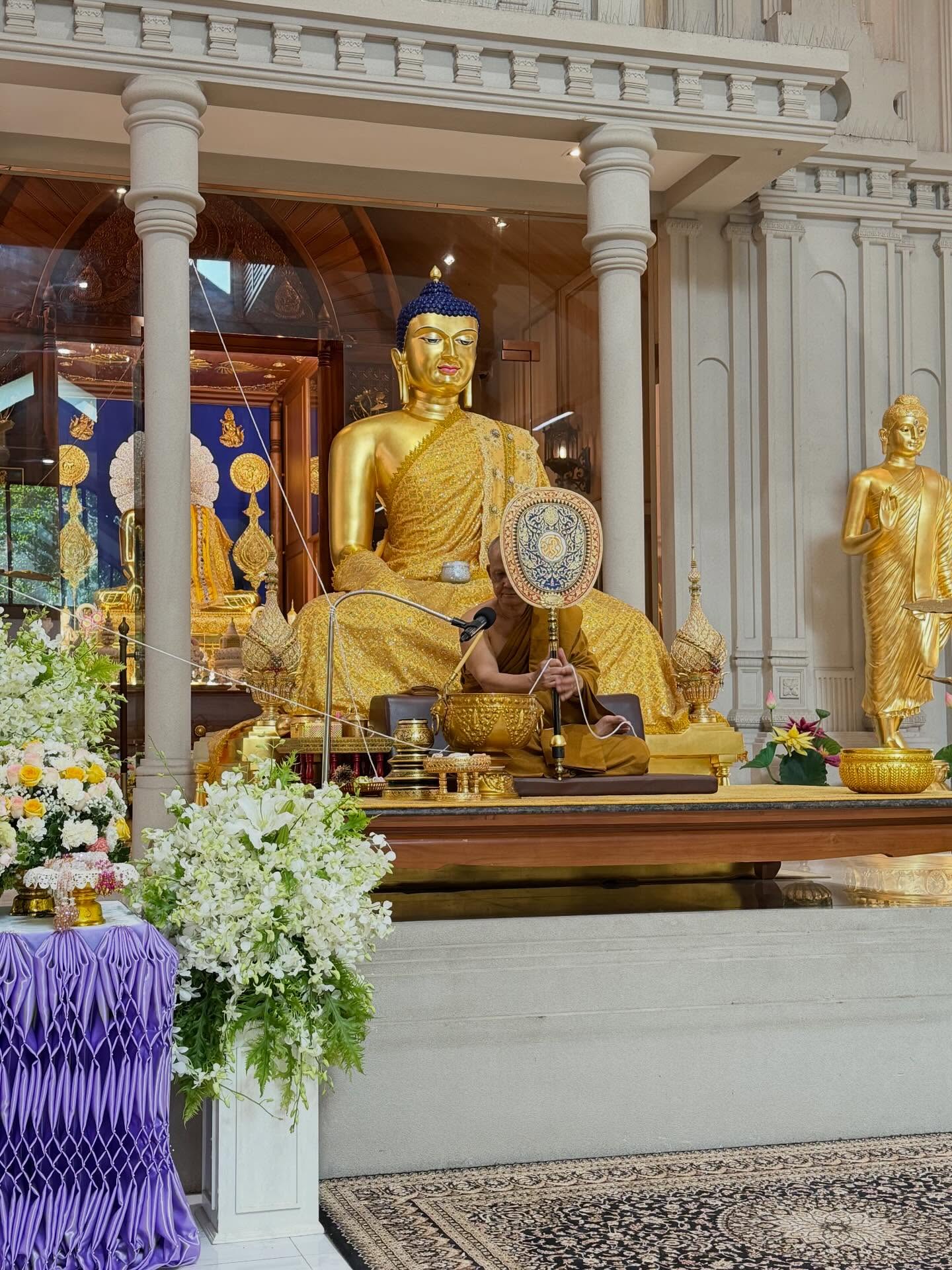 เมย์ เฟื่องอารมย์