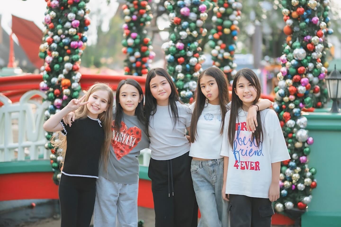 เมย์ เฟื่องอารมย์