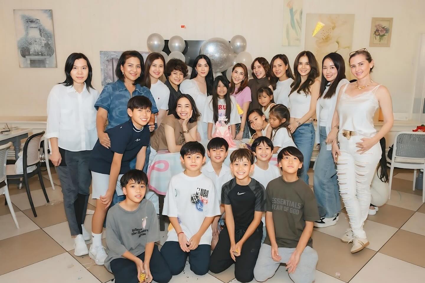 เมย์ เฟื่องอารมย์