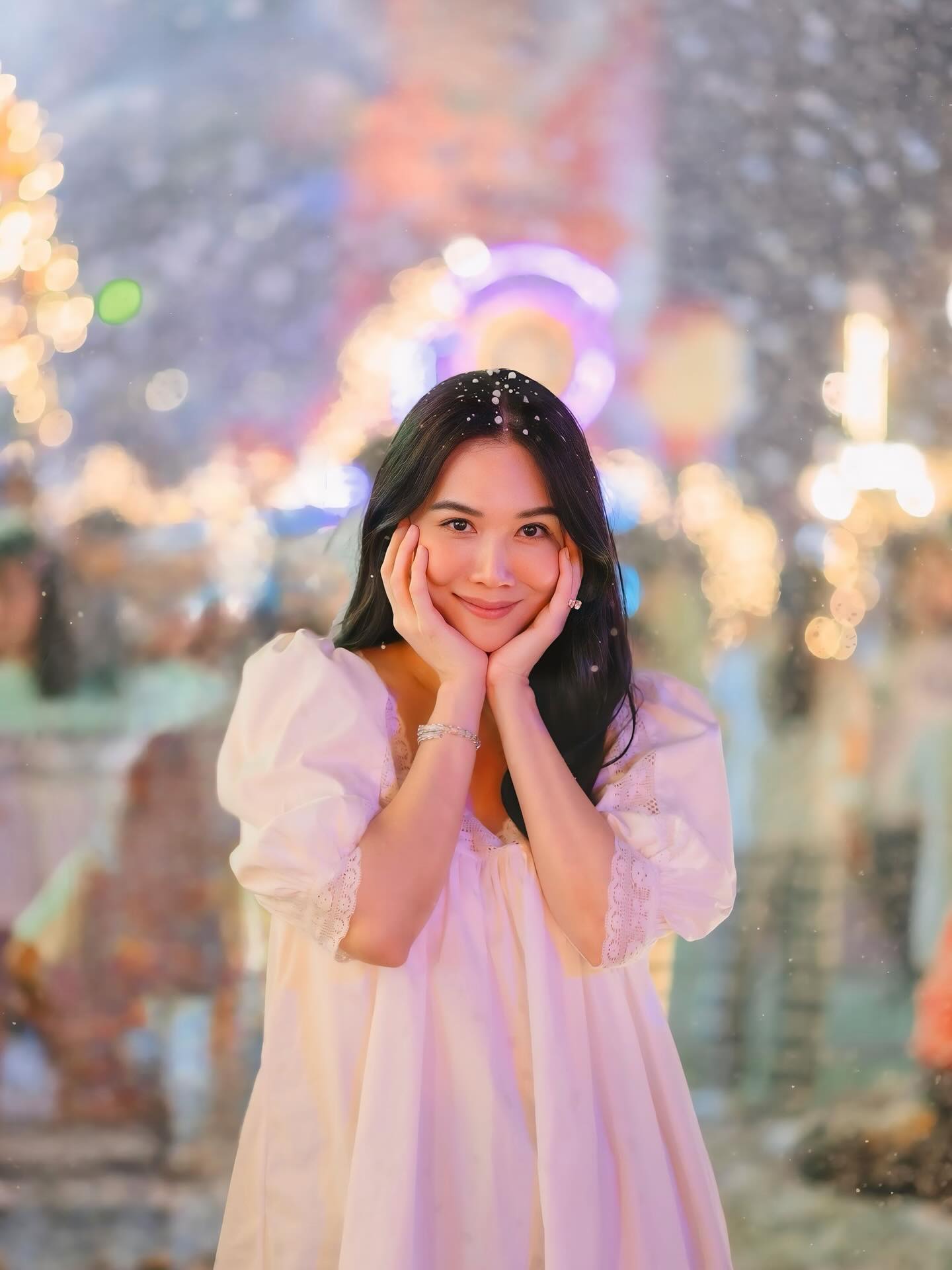 เมย์ เฟื่องอารมย์