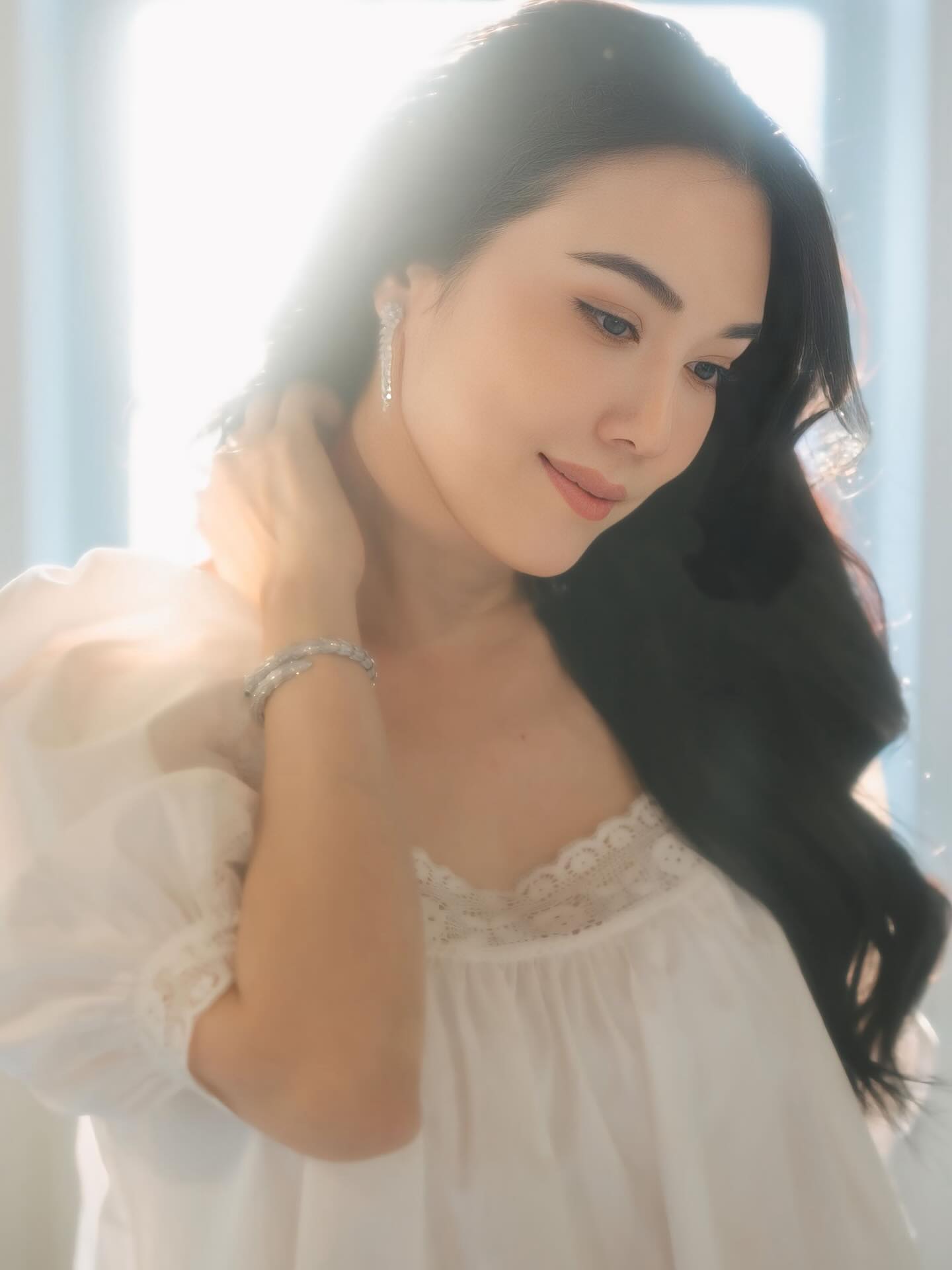 เมย์ เฟื่องอารมย์