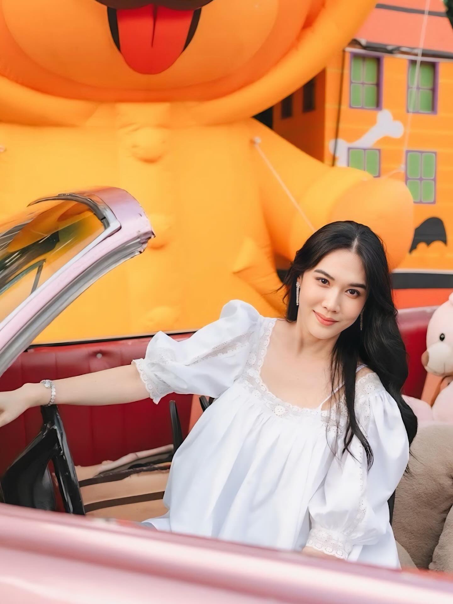 เมย์ เฟื่องอารมย์