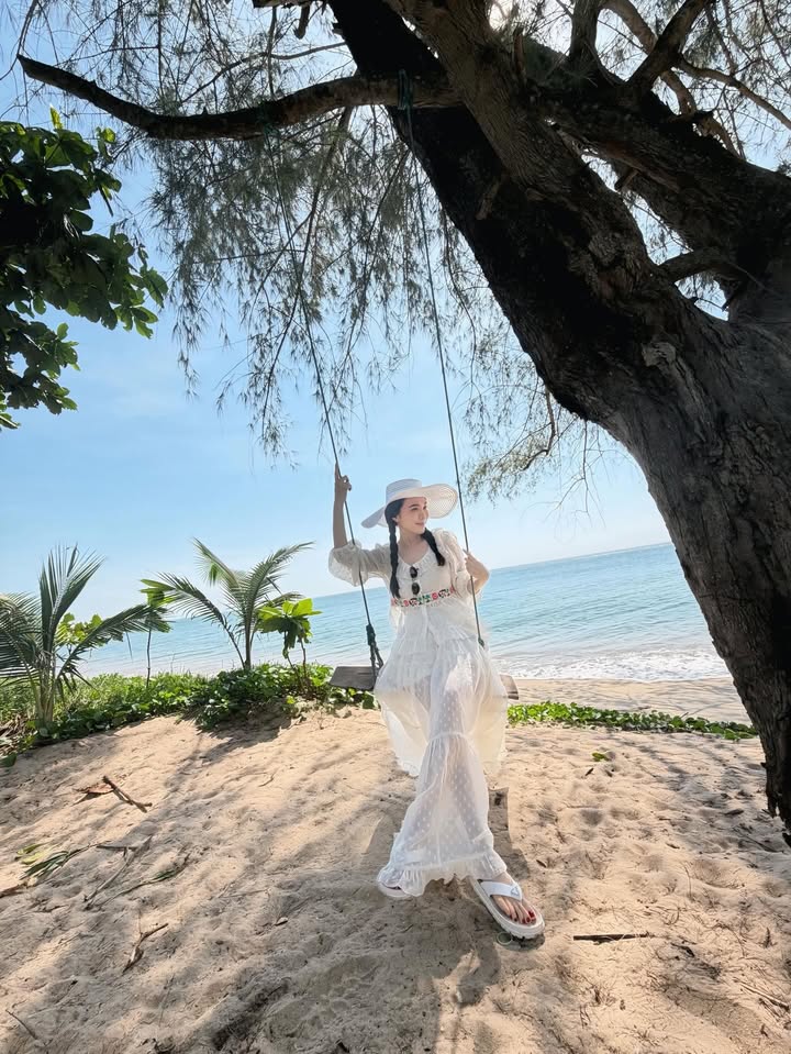 เมย์ เฟื่องอารมย์