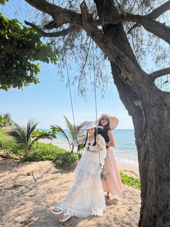 เมย์ เฟื่องอารมย์