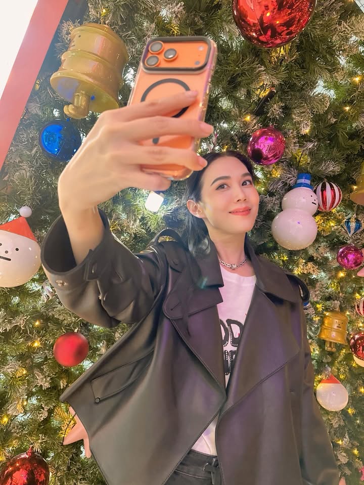 เมย์ เฟื่องอารมย์