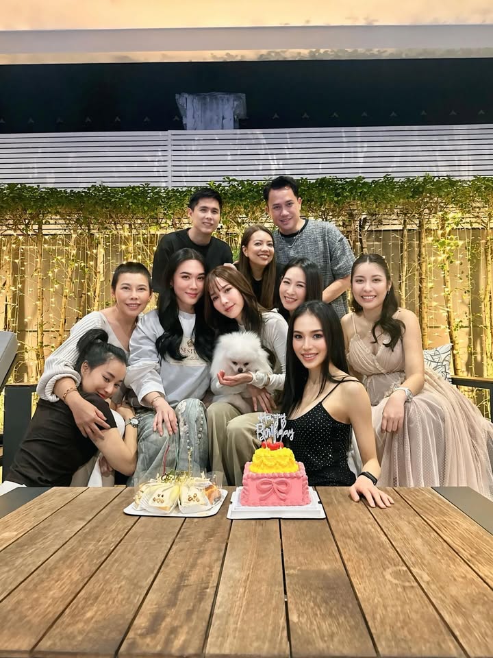 เมย์ เฟื่องอารมย์