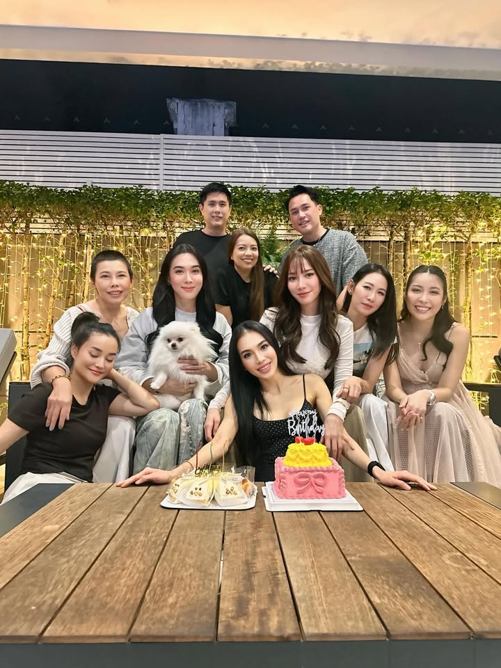 เมย์ เฟื่องอารมย์