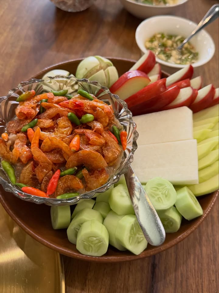 เมย์ เฟื่องอารมย์