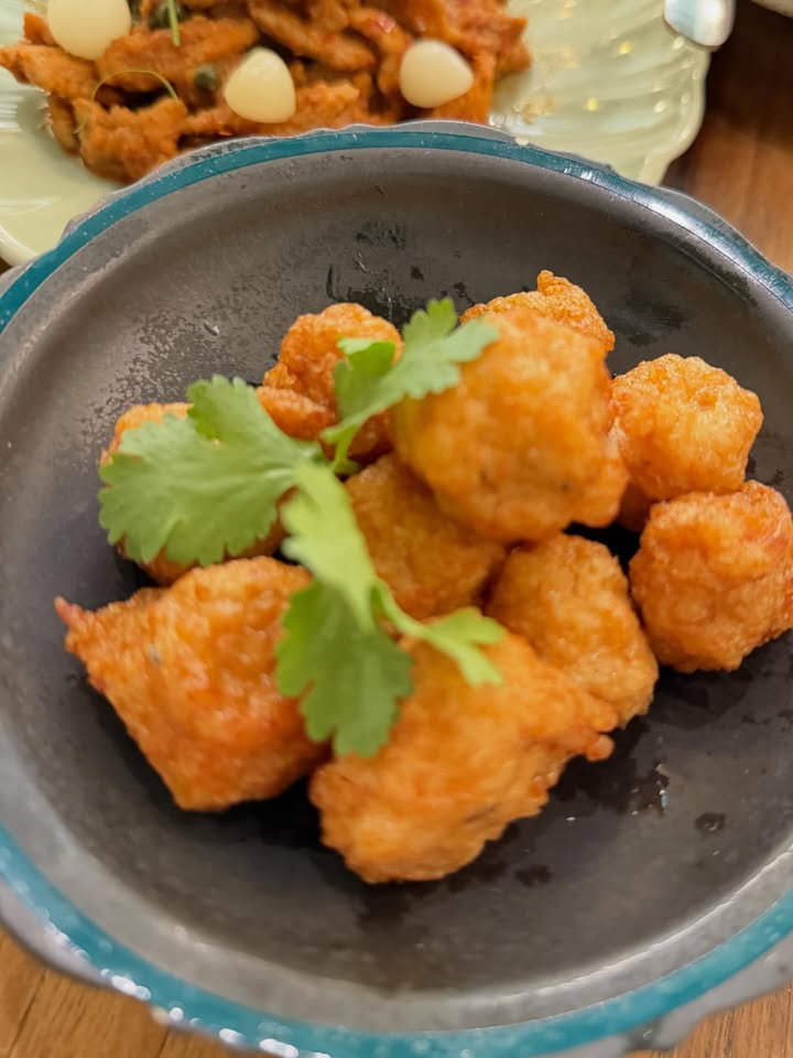 เมย์ เฟื่องอารมย์