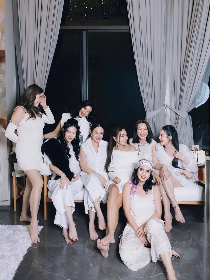 เมย์ เฟื่องอารมย์