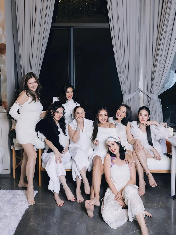 เมย์ เฟื่องอารมย์