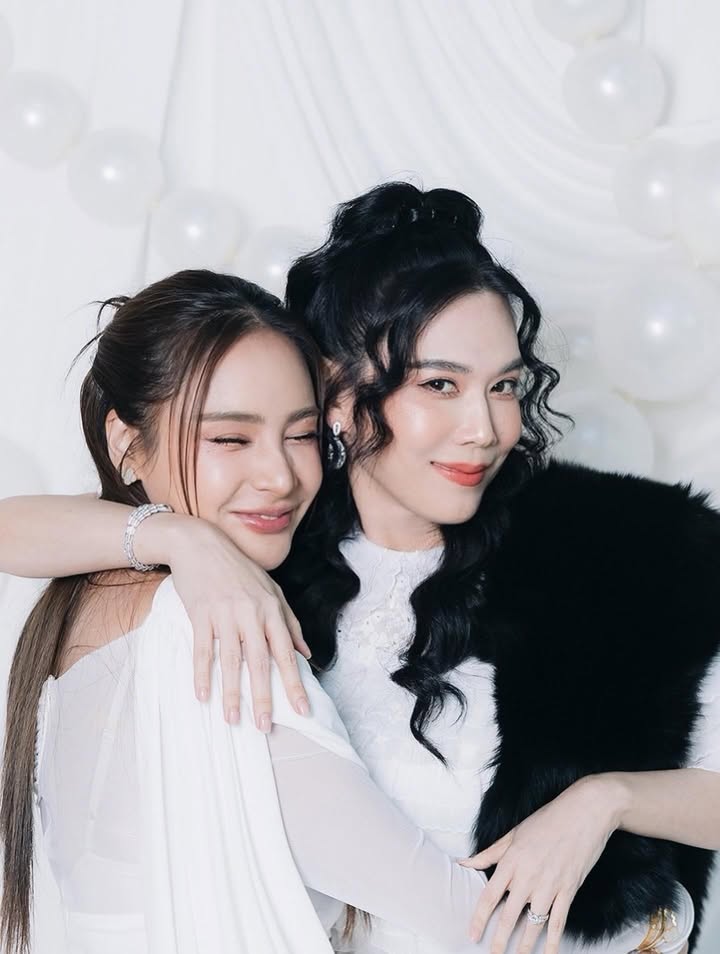 เมย์ เฟื่องอารมย์