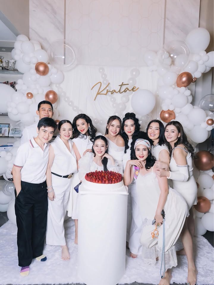 เมย์ เฟื่องอารมย์