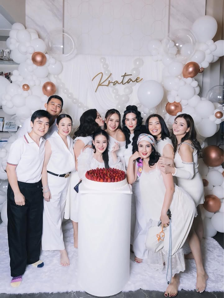 เมย์ เฟื่องอารมย์